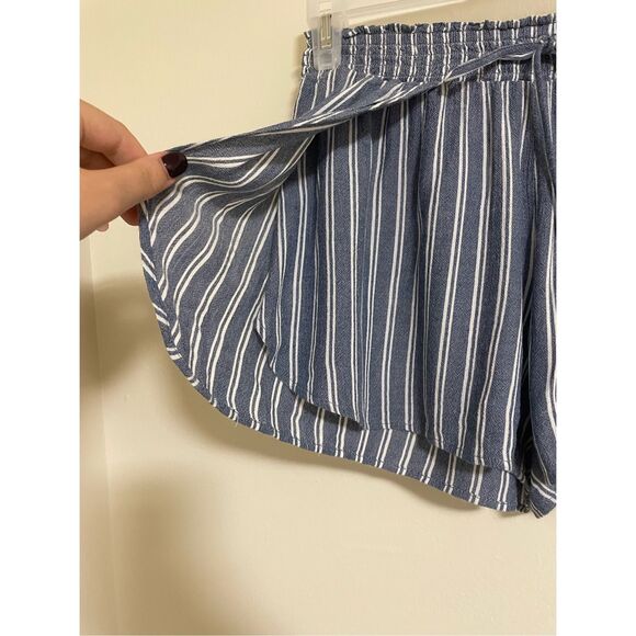 American Eagle XS Striped Shorts - Picture 2 of 5